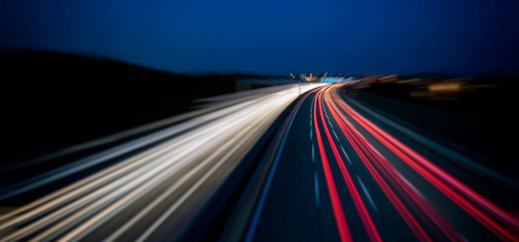 Autobahn in der Nacht