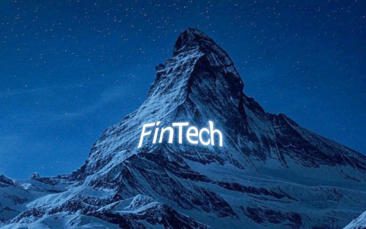 Matterhorn mit Leuchtschrift FinTech