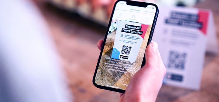 Smartphone mit der Ansicht der Bezahl-App Twint