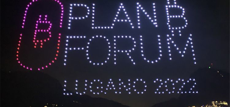 Lichtspiel über Lugano mit dem Inhalt: Plan B Forum, Lugano 2022
