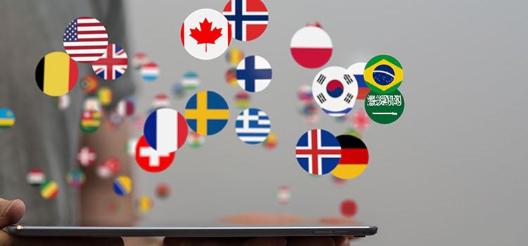 Tablet und zahlreiche Länder-Flaggen in der Luft